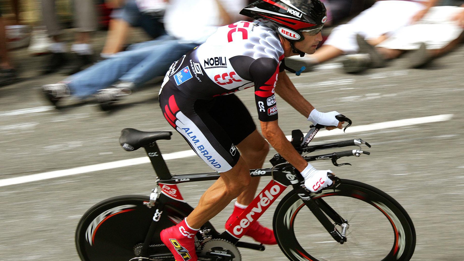 “夺冠时刻：感人瞬间一览无遗”，夺冠令人感动的瞬间