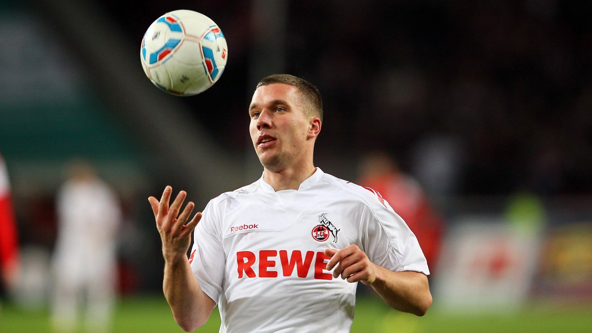 九游体育官方app-体育球员表现提升助球队冲击冠军，球员总结