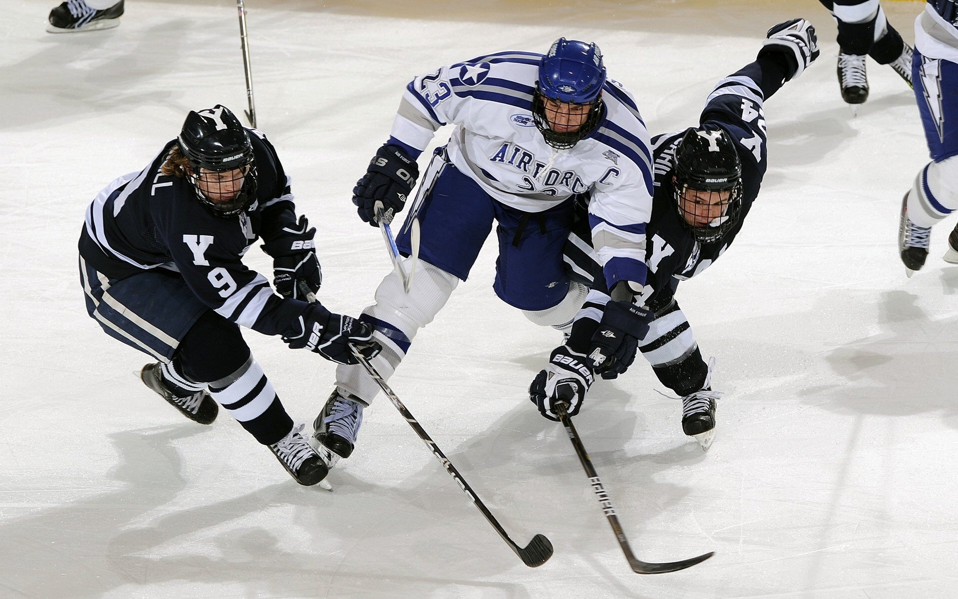 国际足球界引入区块链技术，确保比赛数据透明可信，国际足联最新审定的足球竞赛规则
